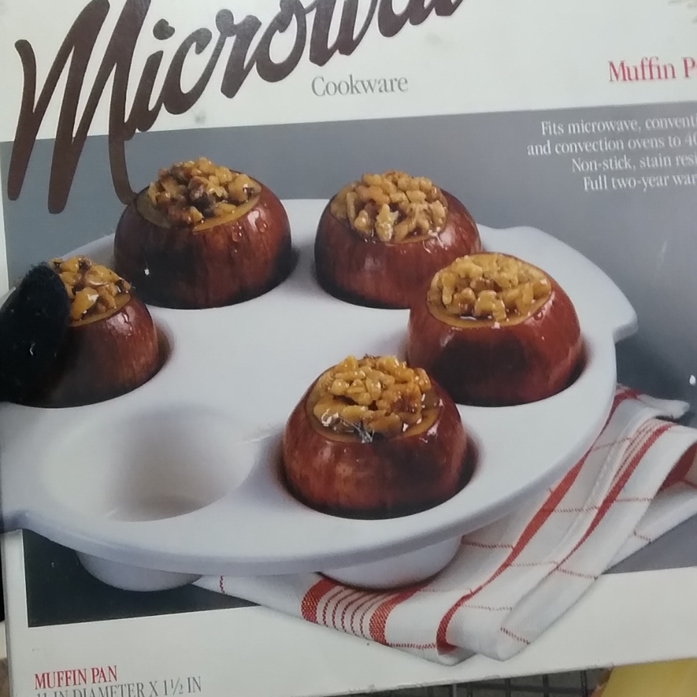 Vintage 1985 Rubbermaid Microwave 10" White 6 Cup Muffin Pan # 5574 Original Box